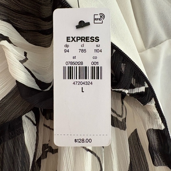 NWT Express | Large | Black & White Floral V-Neck Pleated Cross Back Maxi Dress - Picture 10 of 12